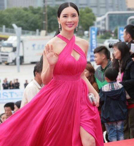 杨舒婷和孔令辉什么关系 杨舒婷大胸性感比基尼照遭扒