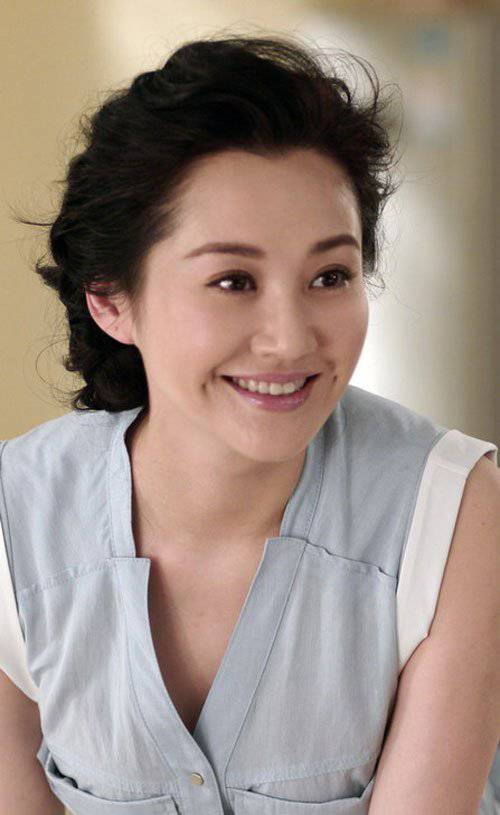 梨涡女神许晴结婚了吗 许晴微博晒床照遭网友调侃没穿上衣