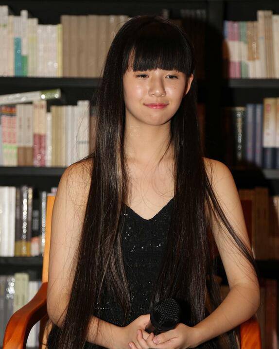 小彩旗老公是谁 杨丽萍外甥女小彩旗成名之路大揭秘