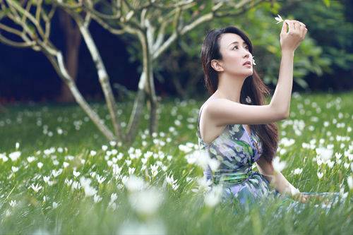 杨童舒臀部遭男粉丝强摸照片 杨童舒个人资料曝光