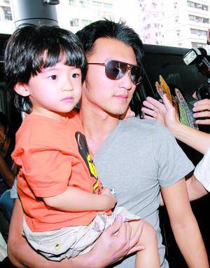 谢霆锋儿子被鉴定非亲生 曝谢霆锋遭小儿子拒见