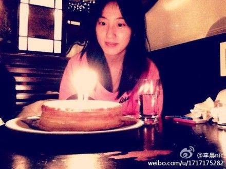 主持人李晨老婆赵琼背景资料 李晨连发三条微博报母子平安