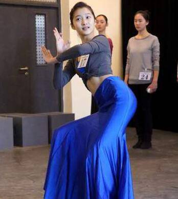 一仆二主杨树苗扮演者关晓彤资料 揭关晓彤惊人家庭背景