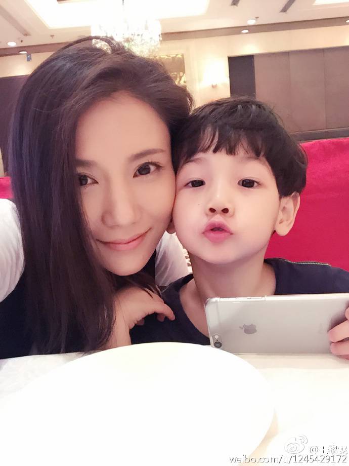 杨烁现实中的老婆王黎雯资料简介 曝杨烁的老婆王黎雯照片