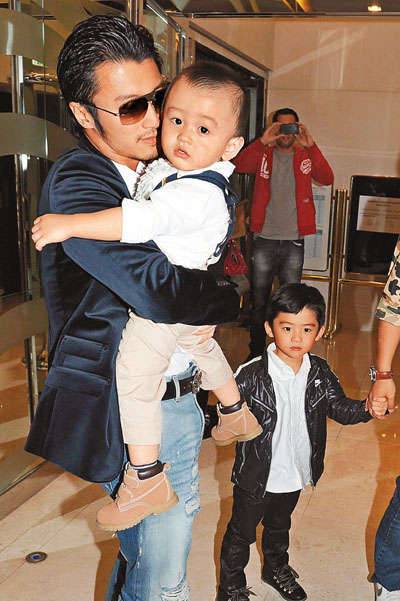 谢霆锋儿子被鉴定非亲生 曝谢霆锋遭小儿子拒见