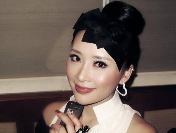 杨舒婷和孔令辉什么关系 杨舒婷大胸性感比基尼照遭扒