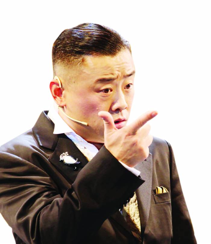 周立波女儿照片首次曝光 周立波老婆胡洁自称不是富婆