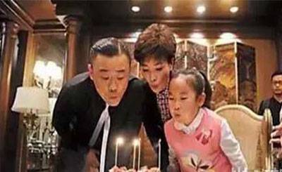 周立波女儿照片首次曝光 周立波老婆胡洁自称不是富婆