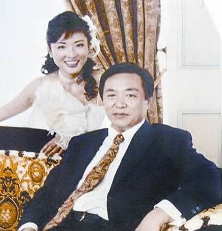 央视主持人周涛简历 主持人周涛老公路云照片