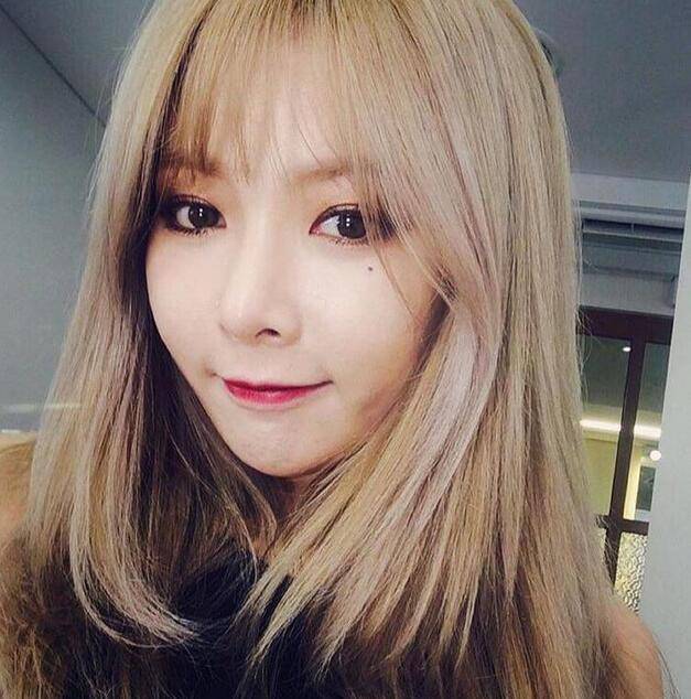 泫雅小短裙事件图片全套 热舞春光乍泄被批无下限