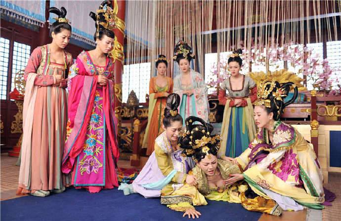 武媚娘传奇杨淑妃结局死了吗 杨淑妃为什么要在扇子上下毒