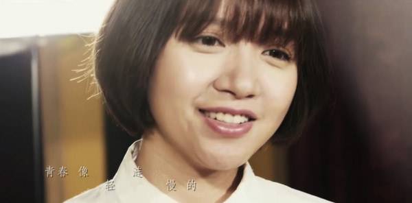 张恋歌陌陌人气高登《我是歌手踢馆》舞台 超强唱功粉丝破十万