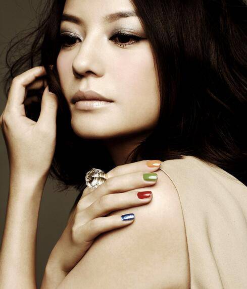 赵薇黄有龙婚纱照曝光 揭黄有龙个人资料家庭背景