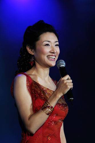 央视主持人周涛简历 主持人周涛老公路云照片