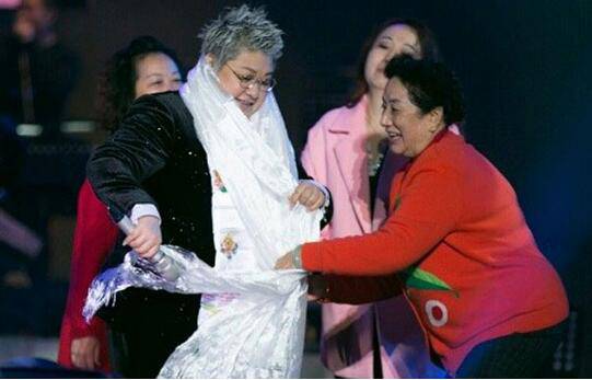 韩红母亲雍西不为人知的辛酸史 雍西个人资料曝光