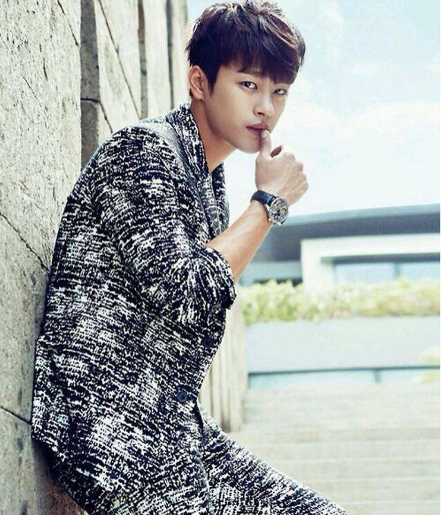 徐仁国整容前后对比太吓人 遭本人否认称是减肥效果