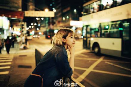 张恋歌陌陌人气高登《我是歌手踢馆》舞台 超强唱功粉丝破十万