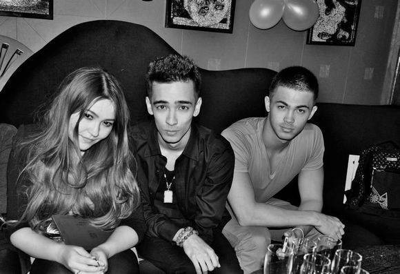 揭秘韦唯为什么离婚 韦唯的三个儿子近照曝光颜值超高