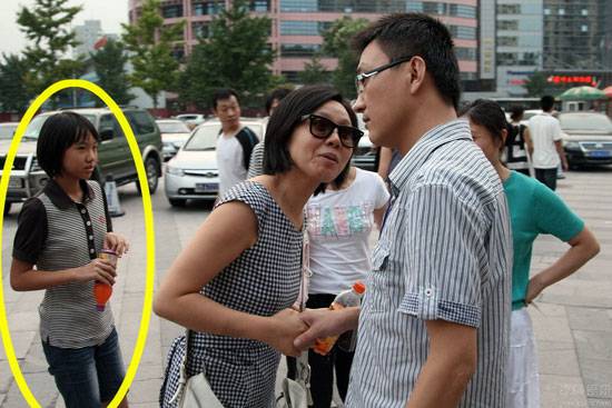 闫妮前夫遭曝光 闫妮微博发素颜照憔悴不堪粉丝心疼