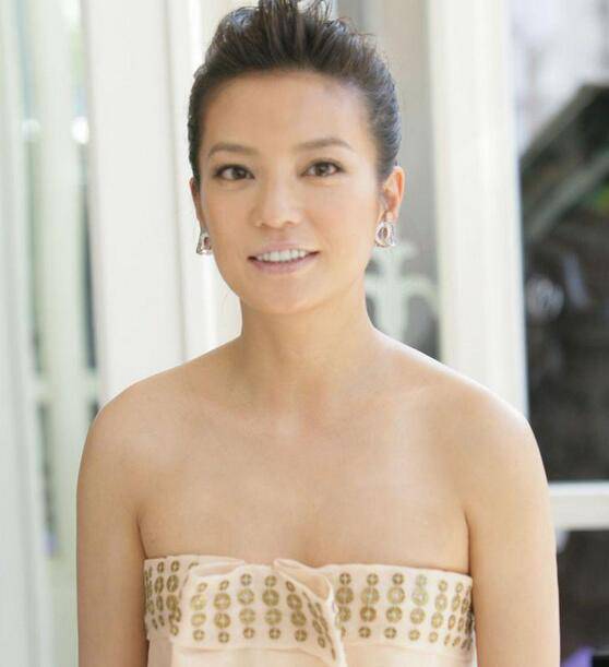 赵薇黄有龙婚纱照曝光 揭黄有龙个人资料家庭背景