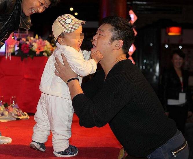 丫蛋老公儿子照片曝光 揭丫蛋成名前辛酸经历