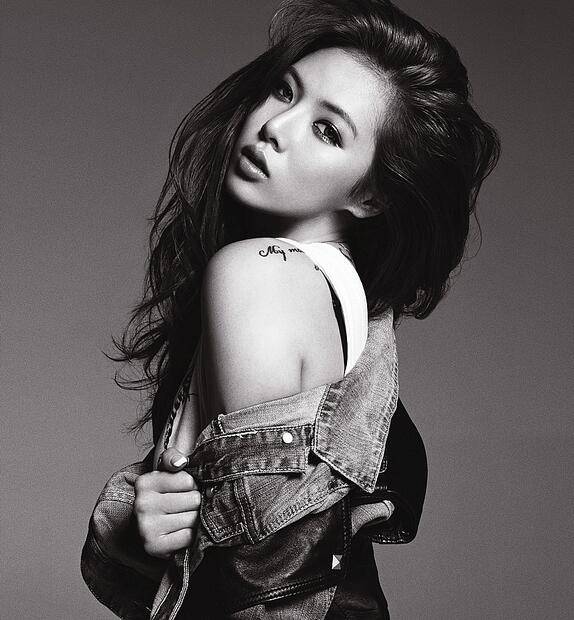 泫雅小短裙事件图片全套 热舞春光乍泄被批无下限