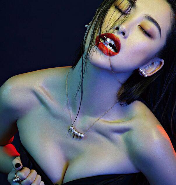 朱珠个人资料曝光 走红毯露半球凸点惹非议