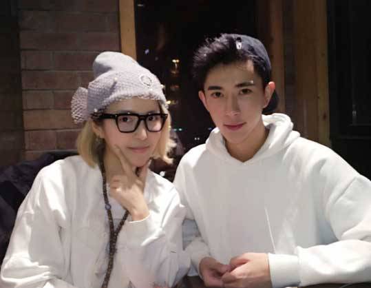 于朦胧登微博热门实力遭质疑 于朦胧整容对比