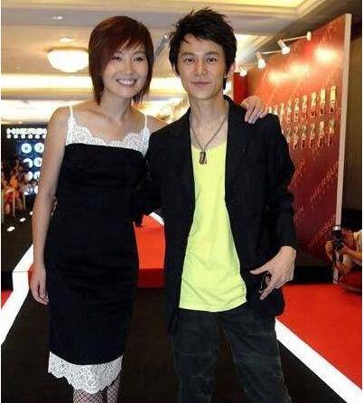 何炅究竟多大了 揭秘何炅王菁恋史及结婚照