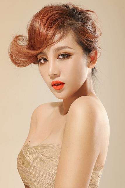 张冬玲整容前后照曝光 揭超女张冬玲个人资料