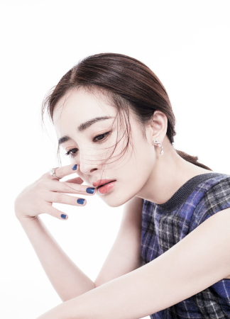 杨幂被潜规则全图遭曝光 第一次被 潜 很难过