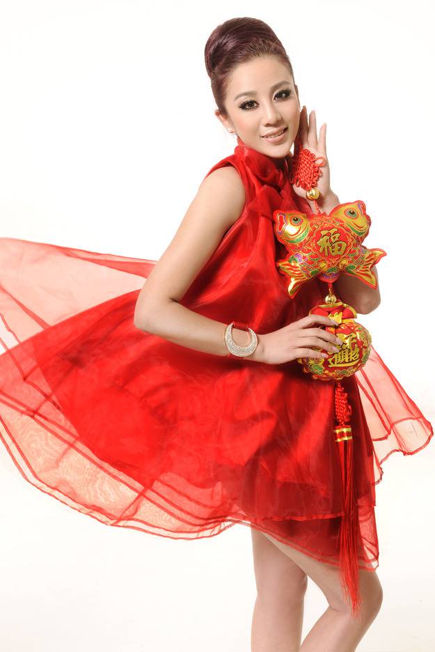 张冬玲整容前后照曝光 揭超女张冬玲个人资料