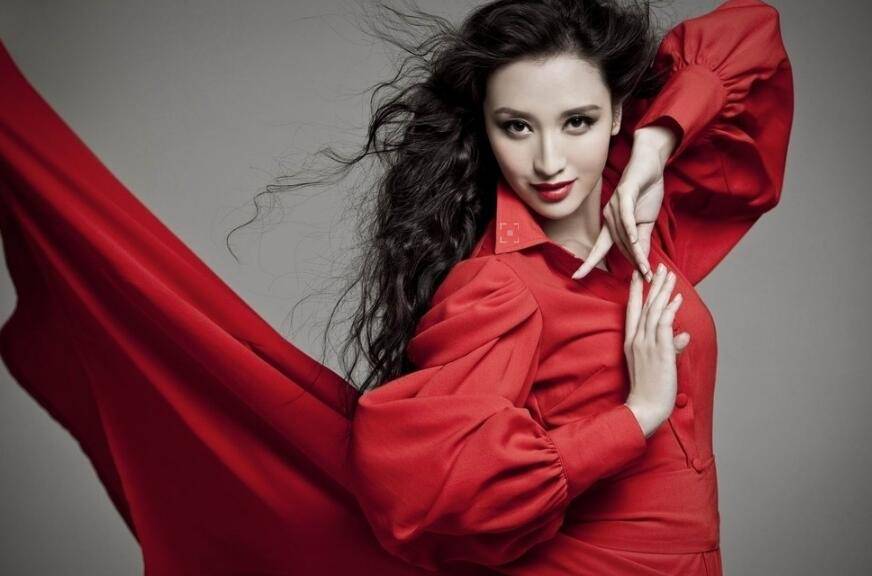 张萌个人资料 曝张萌隆胸前后对比照