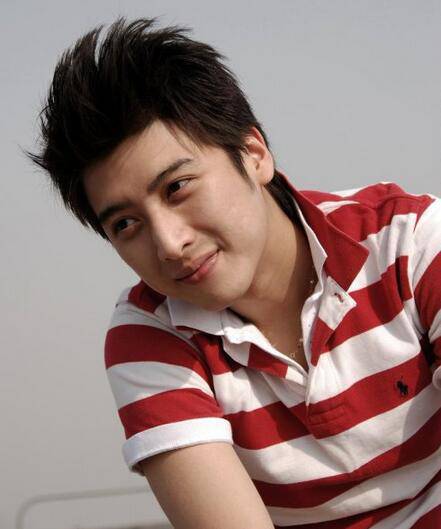 应昊茗韩栋撞脸对比照 应昊茗和韩栋是什么关系