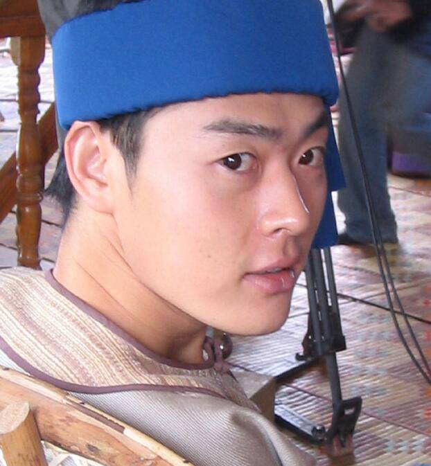 张桐个人资料曝光 患抑郁症两次自杀遭老婆拦截