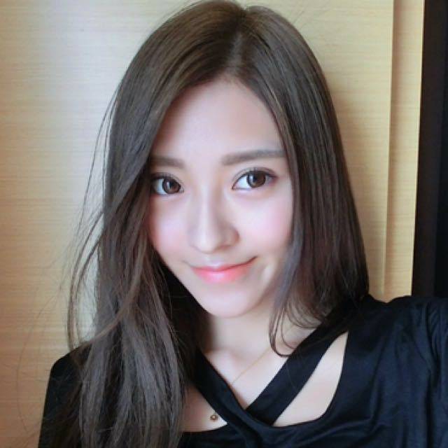 张稀哲女友袁雅婷资料 张稀哲爱心手势示爱女友