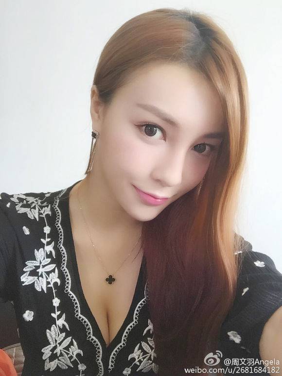 周文羽整容照对比 周文羽微博晒大量性感私房照