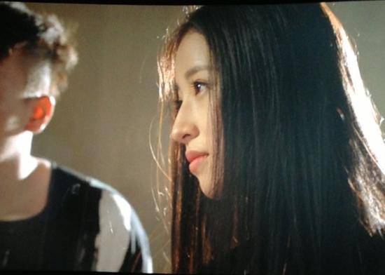 周雨彤个人资料 周雨彤重返二十岁演绎高冷学姐