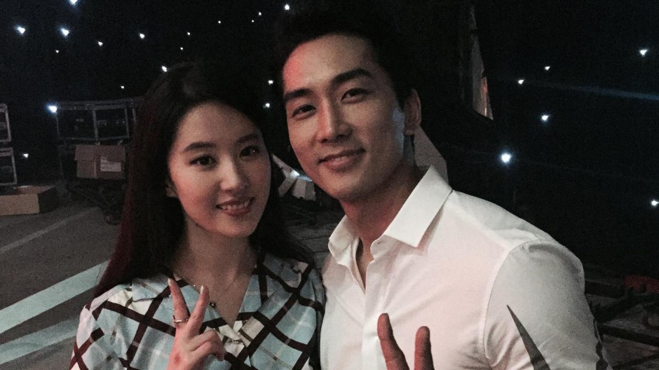 宋承宪生日办派对刘亦菲现身曝好事将近