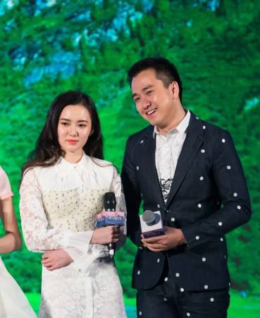 翟天临女友李依伊已出局 翟天临江铠同微博示爱