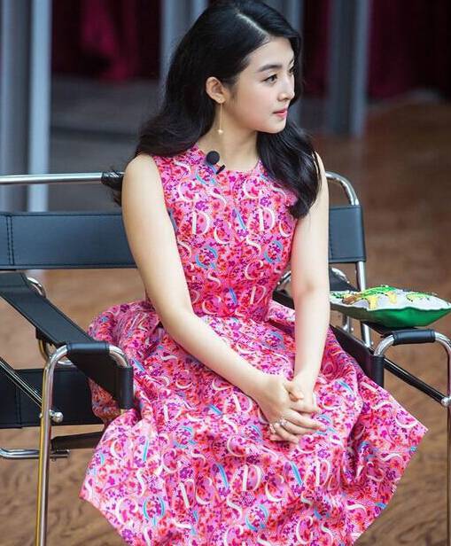 张含韵陪人睡觉照片外泄 张含韵男朋友被曝光