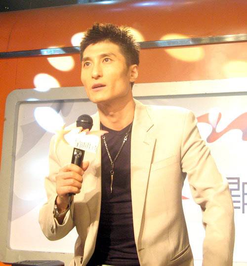 胡兵的哥哥胡东 曾因吸毒被捕