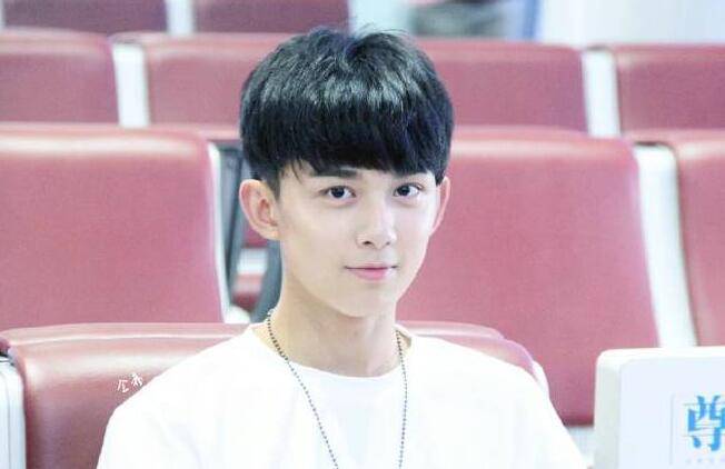 小童星吴磊蒋依依恋爱 称初给了对方