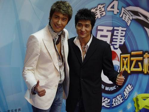 胡兵的哥哥胡东 曾因吸毒被捕