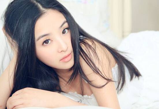 张含韵陪人睡觉照片外泄 张含韵男朋友被曝光