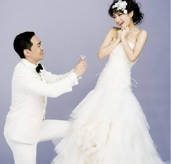 selina离婚真相大揭秘 selina烧伤前后照片对比