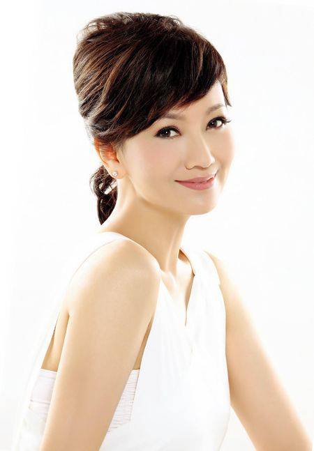 揭赵雅芝个人资料 岁月不饶人60岁素颜照显老态