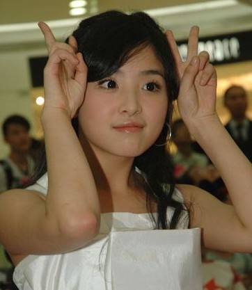 张含韵陪人睡觉照片外泄 张含韵男朋友被曝光