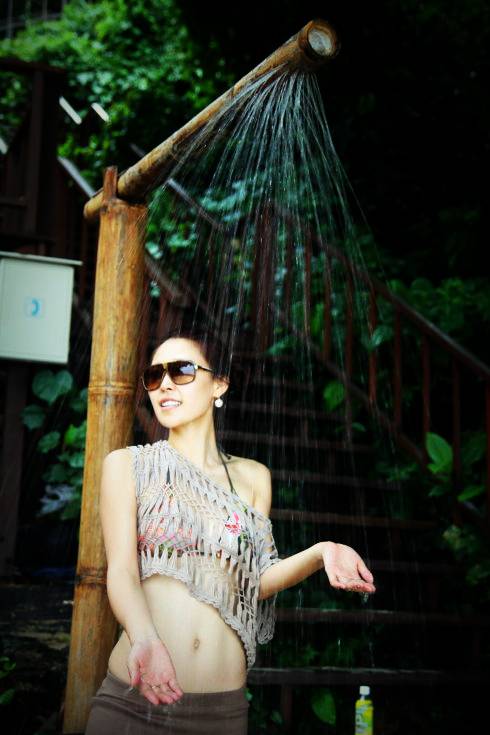 余思潞男人装大胆谈性话题 余思潞透视衣暴露图