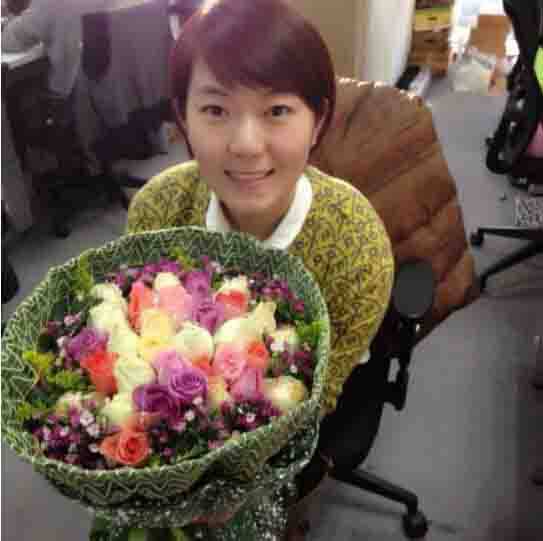 大鹏老婆张文露照片引热议 网友直呼 美艳动人